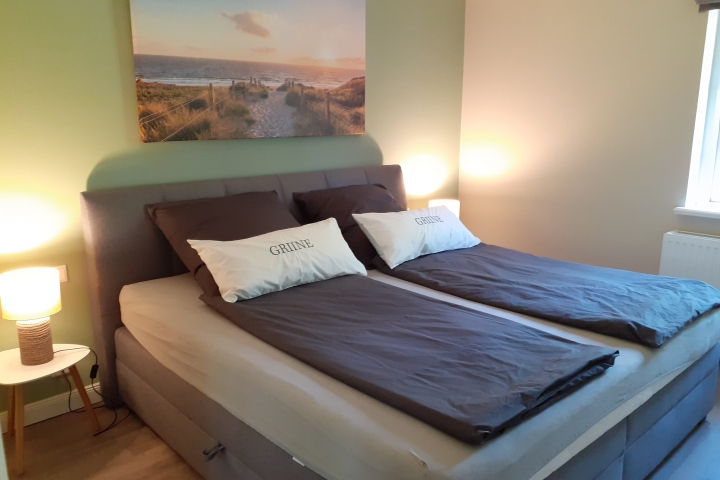 Tolles 2mx2m- Boxspringbett; übergroße Bettdecken