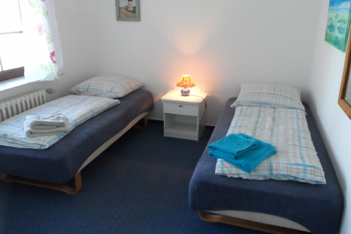 Zwei weitere Boxspringbetten stehen bereit