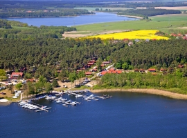 Mitten in der Müritzregion liegt die Ferienanlage Maribell, umgebene von zahlreichen Seen.
