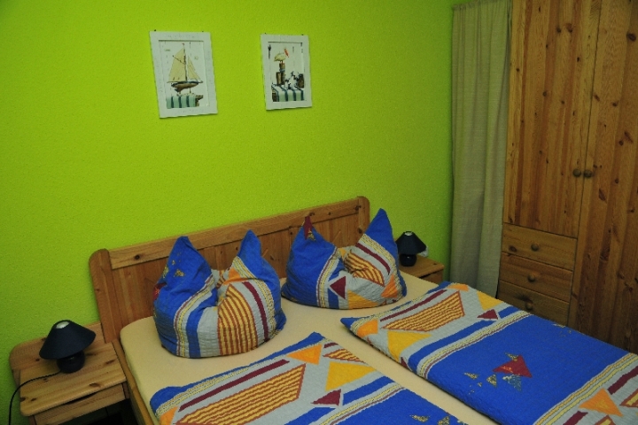 Schlafzimmer mit Doppelbett