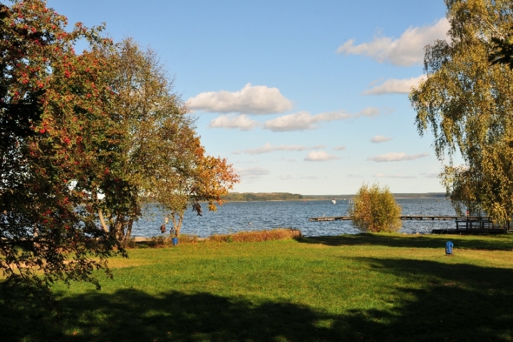 Badestrand ca. 150 m entfernt mit Liegewiese am Fleesensee