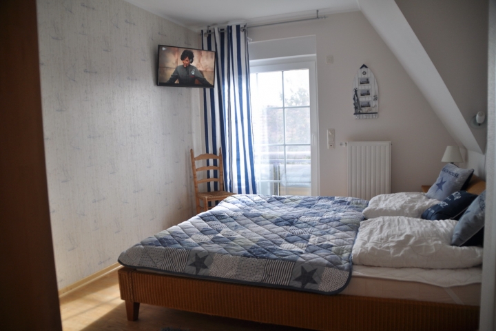 Schlafzimmer mit direktem Badzugang (01)