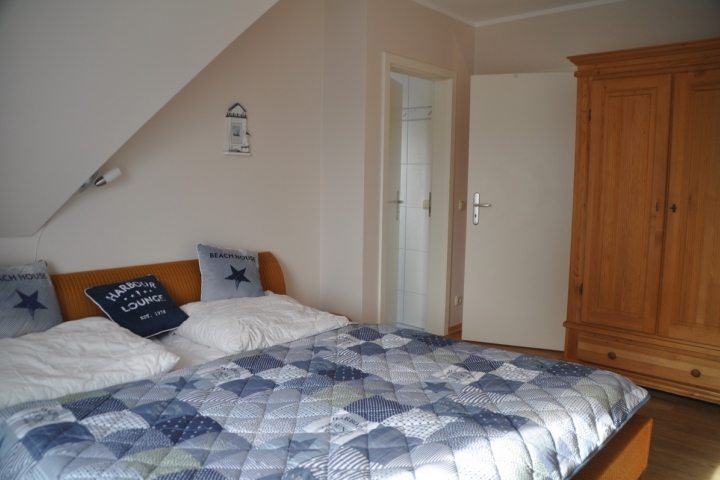 Schlafzimmer 01