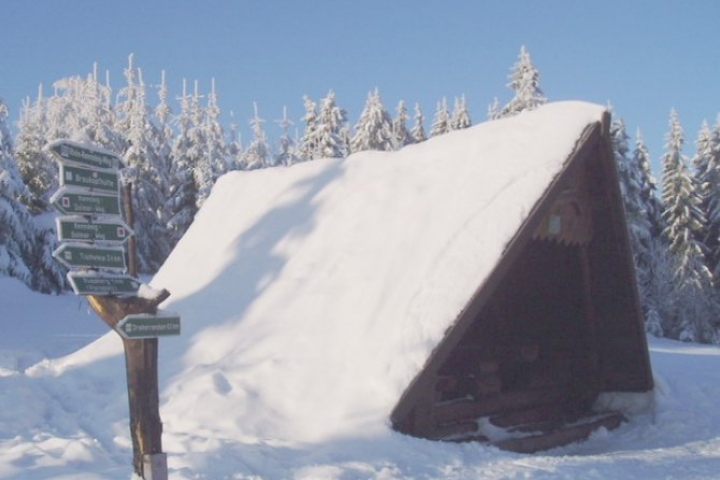 Schutzhütte an der Loipe - in den Bergen überall anzutreffen
