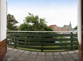 Neben eine große Garten auch einen Balkon auf dem Süden.