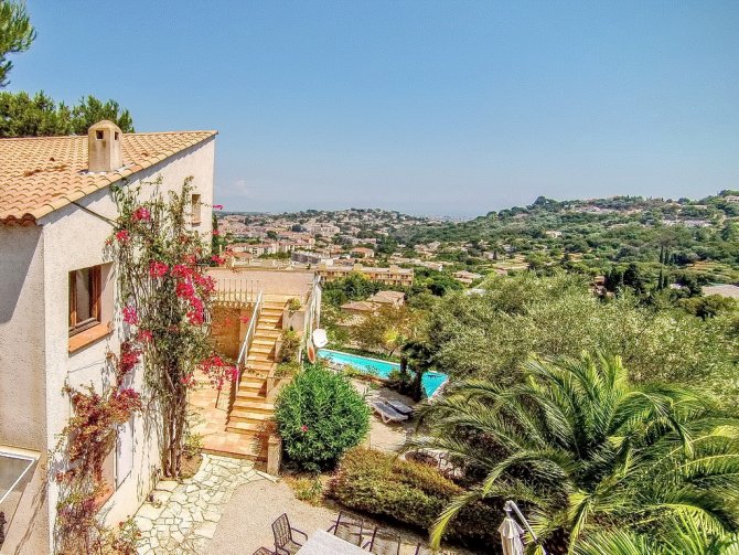 Villa mit Pool Blick bei Cannes | Ferienhaus mit Meerblick in Vallauris bei Cannes an der Cote d Azur in Südfrankreich