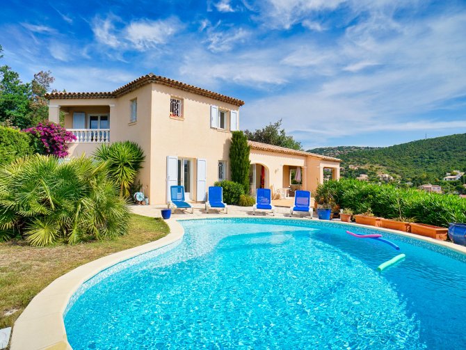 Ferienhaus mit Meerblick und Pool in Les Issambres an der Cote dAzur in Südfrankreich
