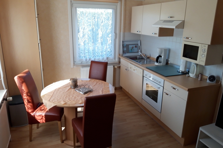 Ferienwohnungen im Haus Philipp | Küchenzeile mit Essplatz