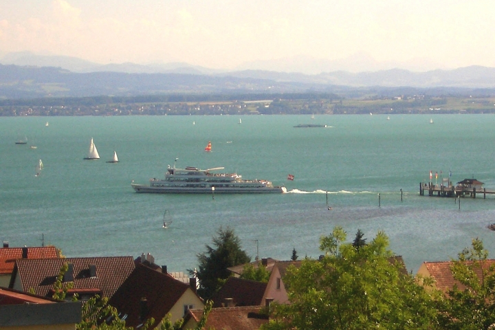 Schiffslandestelle mit Schiff der Bodenseeflotte
