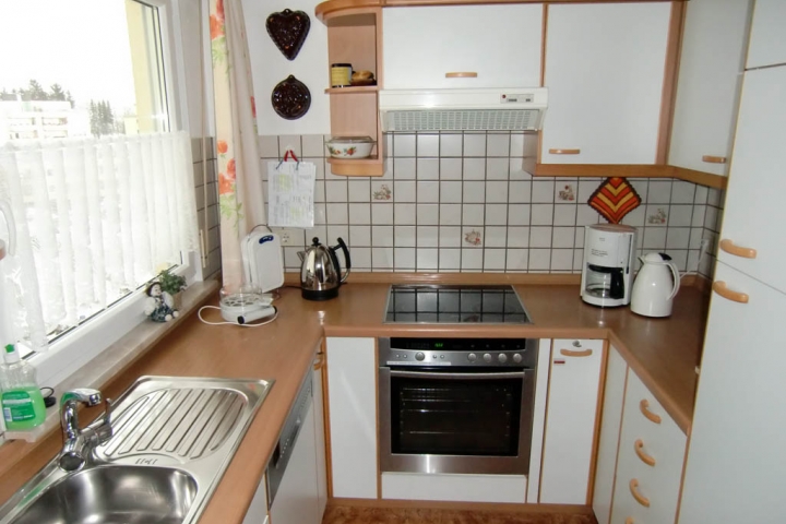 Exklusive Ausstattung: Mikro, Spülmaschine, Kühl-/Gefrierschrank, Herd/Backofen, Wasser-/Eierkocher ...