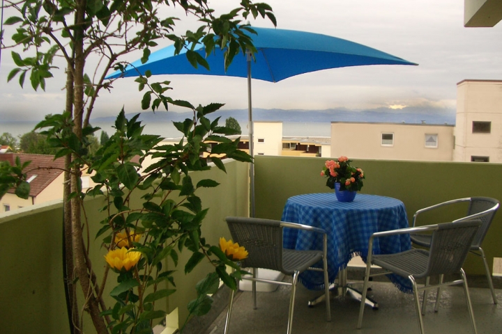 Ferienwohnungen mit See- und Alpenblick | Balkon mit Panoramablick zum Bodensee und Alpen - Wohnung Familie Mehl