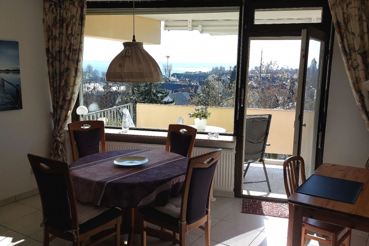 Essplatz am Fenster