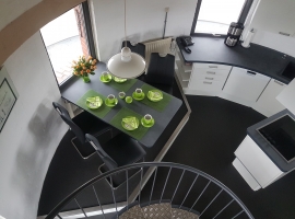 Blick von der Treppe in die Küche 