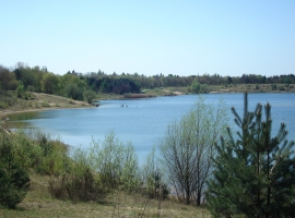 Neben einem beheizten Freibad in 10 Minuten Fußweg gibt es zwei große Badeseen in der Umgebung: den Oldenstätter See und den Hardausee.