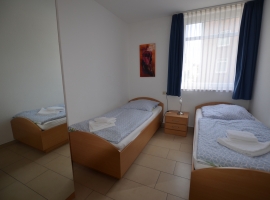 Schlafzimmer mit 2 Einzelbetten