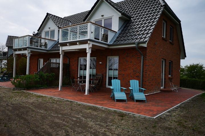 Terrasse/Balkon (Rasen neu angelegt jetzt vorhanden)