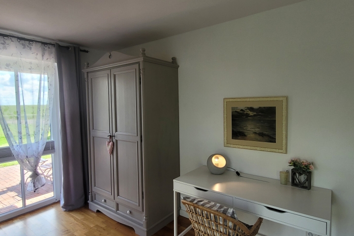 ...Schlafzimmer Nr.2 mit Schreibtisch