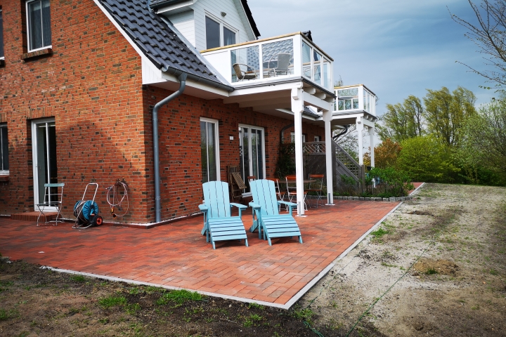 Terrasse/Balkon (Rasen neu angelegt, jetzt vorhanden)