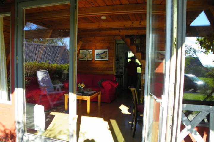 Blick von der Südterrasse
ins Wohnzimmer