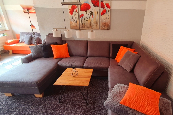 Große Sitzecke im Wohnzimmer