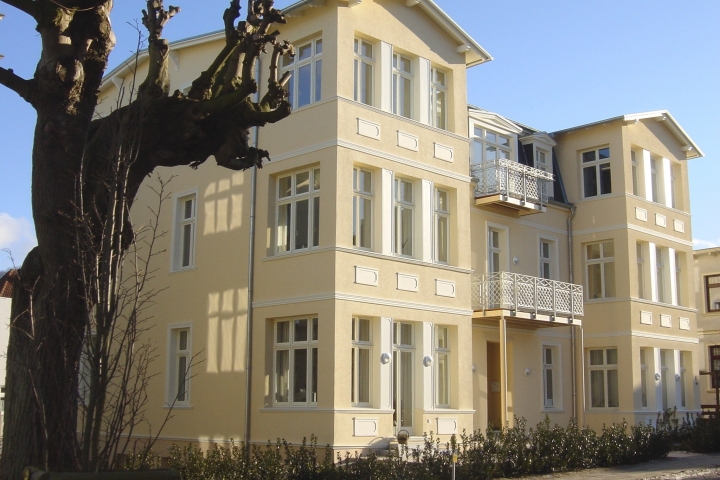 Seitenansicht der Villa