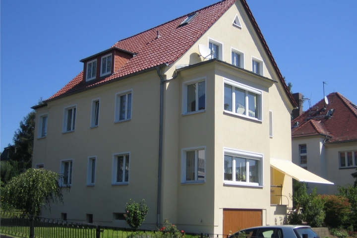 Haus mit Stellplatz auf dem Grundstück