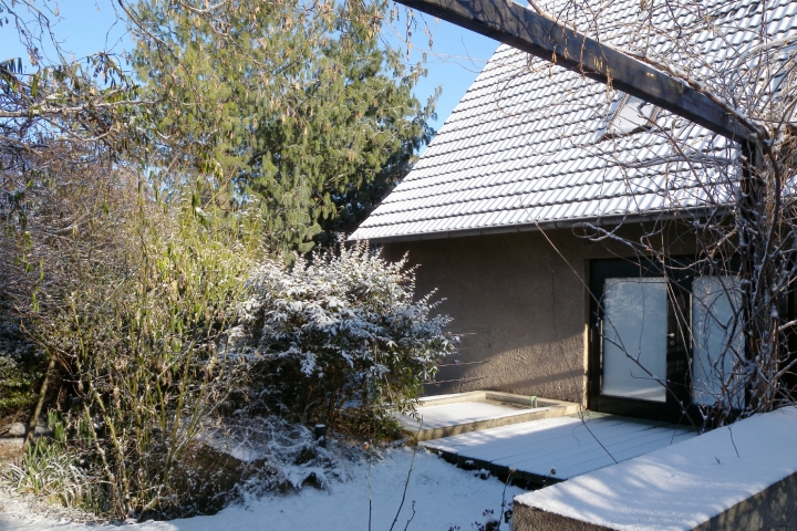 Garten an der Westterrasse im Winter