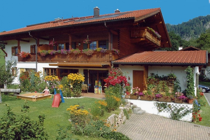 Ankommen und wohlfühlen.... gerne begrüßen wir Sie in Ihrem Urlaubszuhause in der gemütlichen Ferienwohnung Haus Kaiserfeld