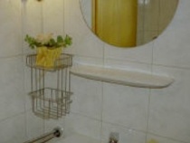 Ein Blick ins Bad ○ 
Waschbecken, WC und Dusche ♥
