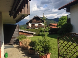 Terassenblick auf die Steinplatte