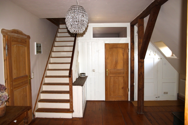 Flur mit Treppe zum Dachschlafzimmer