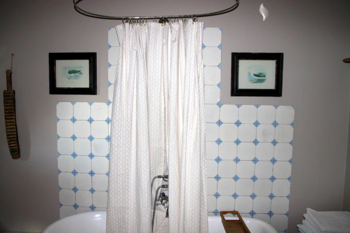 Bad mit historischer Badewanne