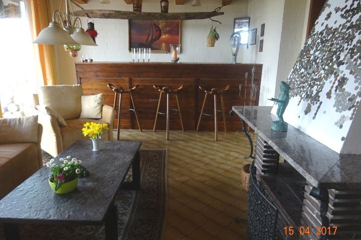 Kaminzimmer mit Blick zur Bar