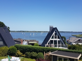 Ein toller Blick vom Balkon auf die Schlei