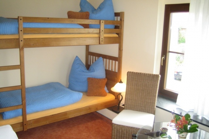 Schlafzimmer 1. Obergeschoss - Etagenbett mit Ausziehcouch