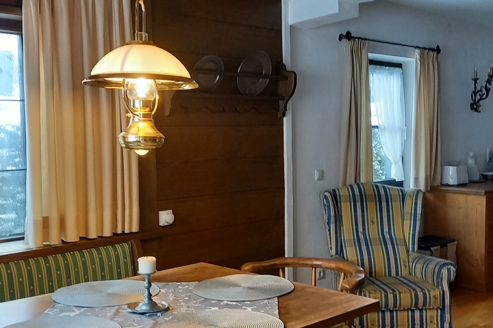 ALPSPITZ - Esszimmer mit TV