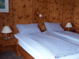 ALPSPITZ - Zirbelschlafzimmer mit großen Schrank