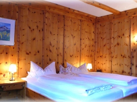 ALPSPITZ - Schlafzimmer mit Zirbelholz