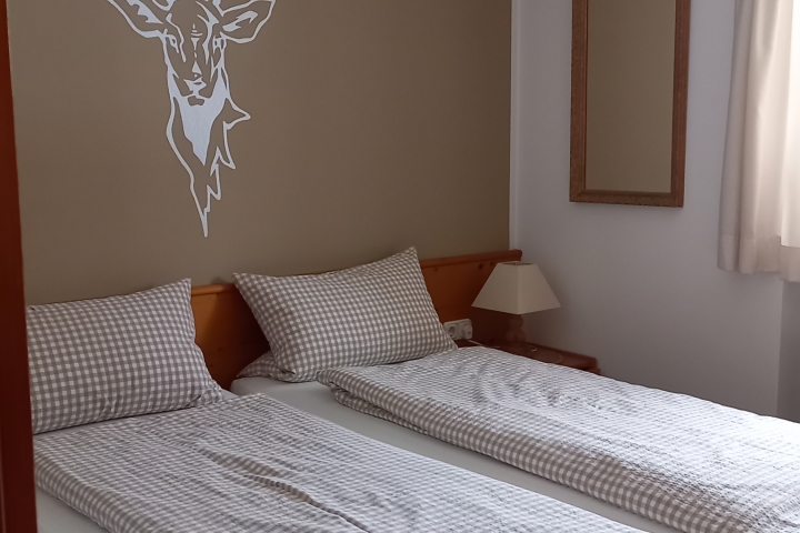 KREUZECK - 1. Schlafzimmer im OG.