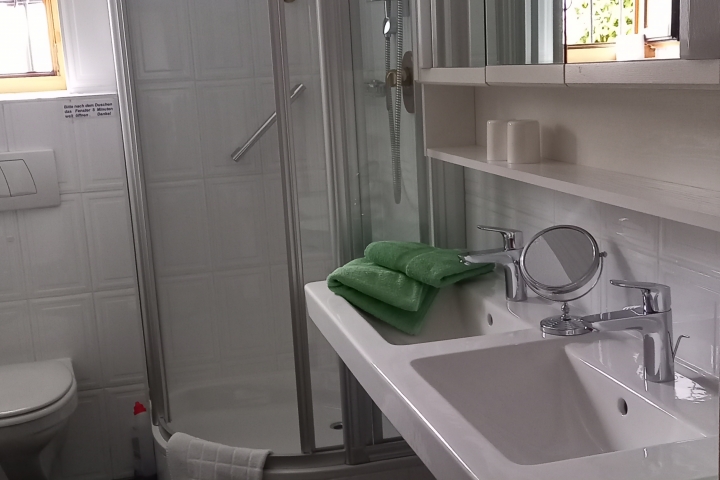 KREUZECK - Dusche bzw. Bad mit Doppelwaschtisch