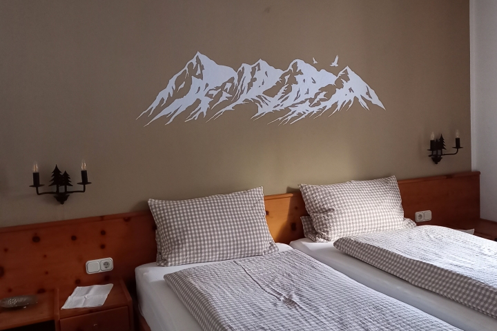 WANK - Zirbelschlafzimmer mit großem Kleiderschrank