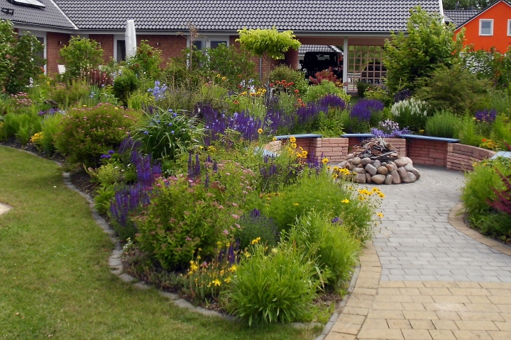 Gartenbereich mit Feuerstelle
