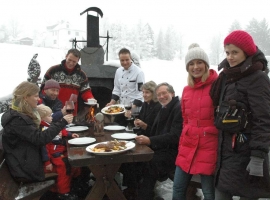 die Terrasse mit offenem Kamin und immer netten Leuten, hier Susanne Langhans - die MDR Wetterfee