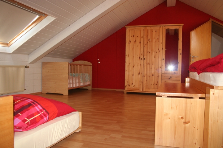 großes Schlafzimmer wie vor aus einer anderen Perspektive