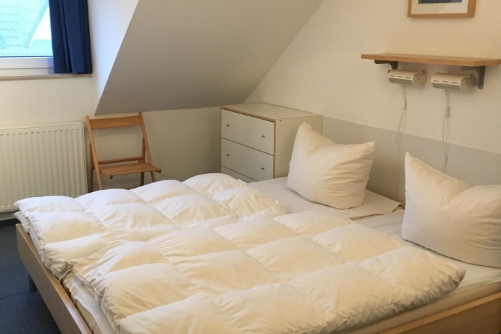 Schlafzimmer A - mit Doppelbett