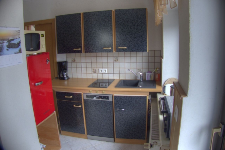 Kühlschrank, Geschirrsp., Kaffeemasch., Wasserk., Induktionskochf., Minibackofen, Mikrowelle, Toaster