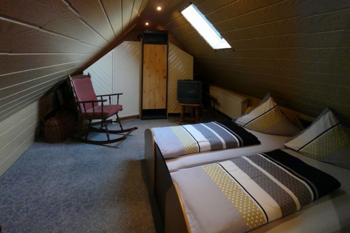 zweites Schlafzimmer mit TV