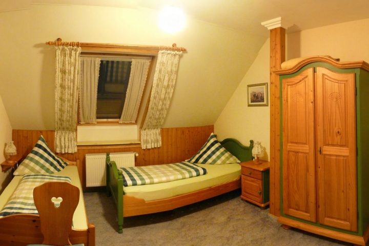 zweites Schlafzimmer mit 2 Einzelbetten