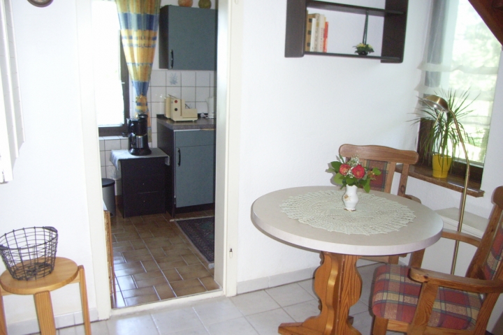 ein Eßplatz, Spiel- oder Leseecke, zum Urlaubskarten schreiben ...