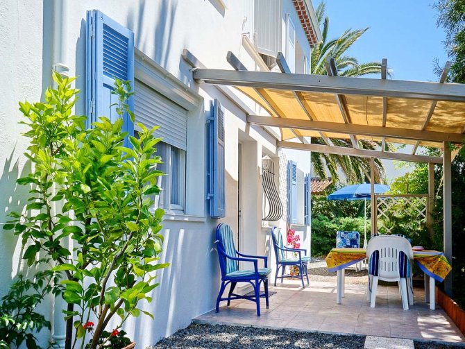 Ferienwohnung strandnah an der Cote d Azur | Ferienwohnung im Erdgeschoss eines Hauses in Strandnähe in Saint-Raphael an der Cote d Azur